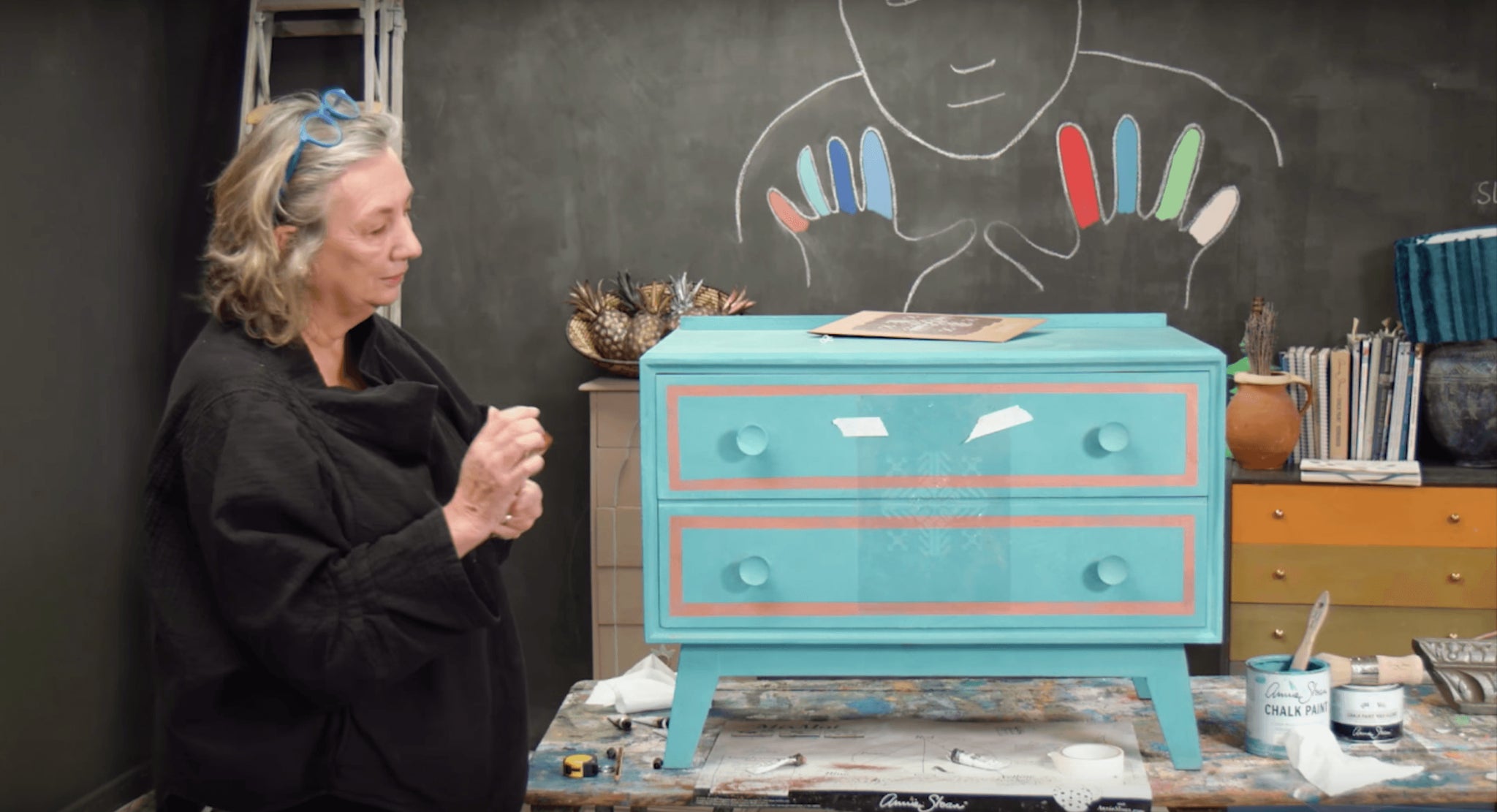 Using Annie Sloan Gilding Wax to add detail - Twenty Six