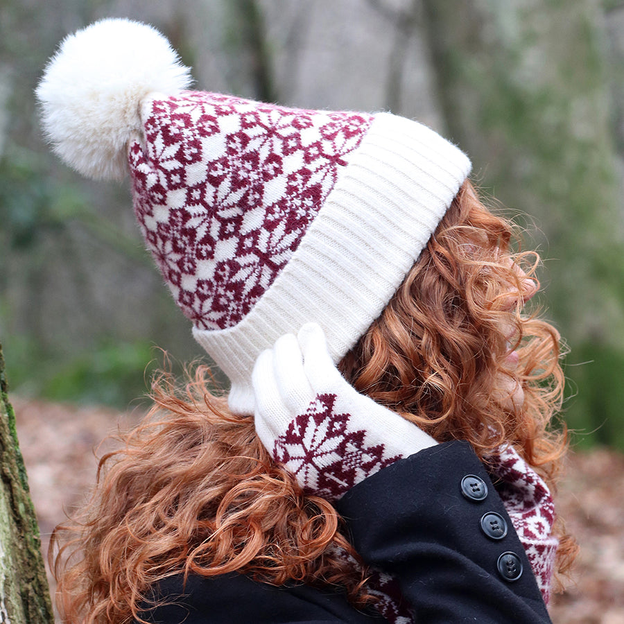 Burgundy and cream mix starflower knit bobble hat
