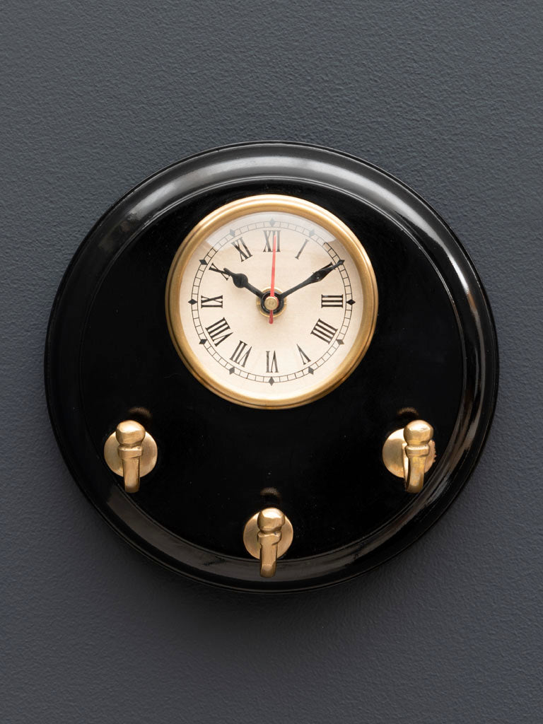 Sea style clock with 3 hooks