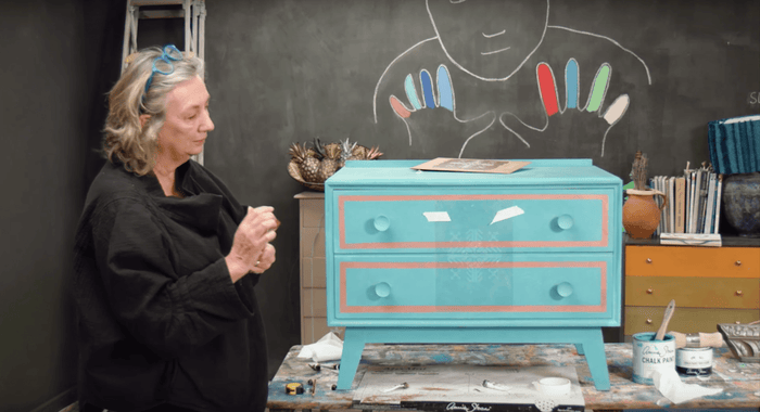 Using Annie Sloan Gilding Wax to add detail - Twenty Six