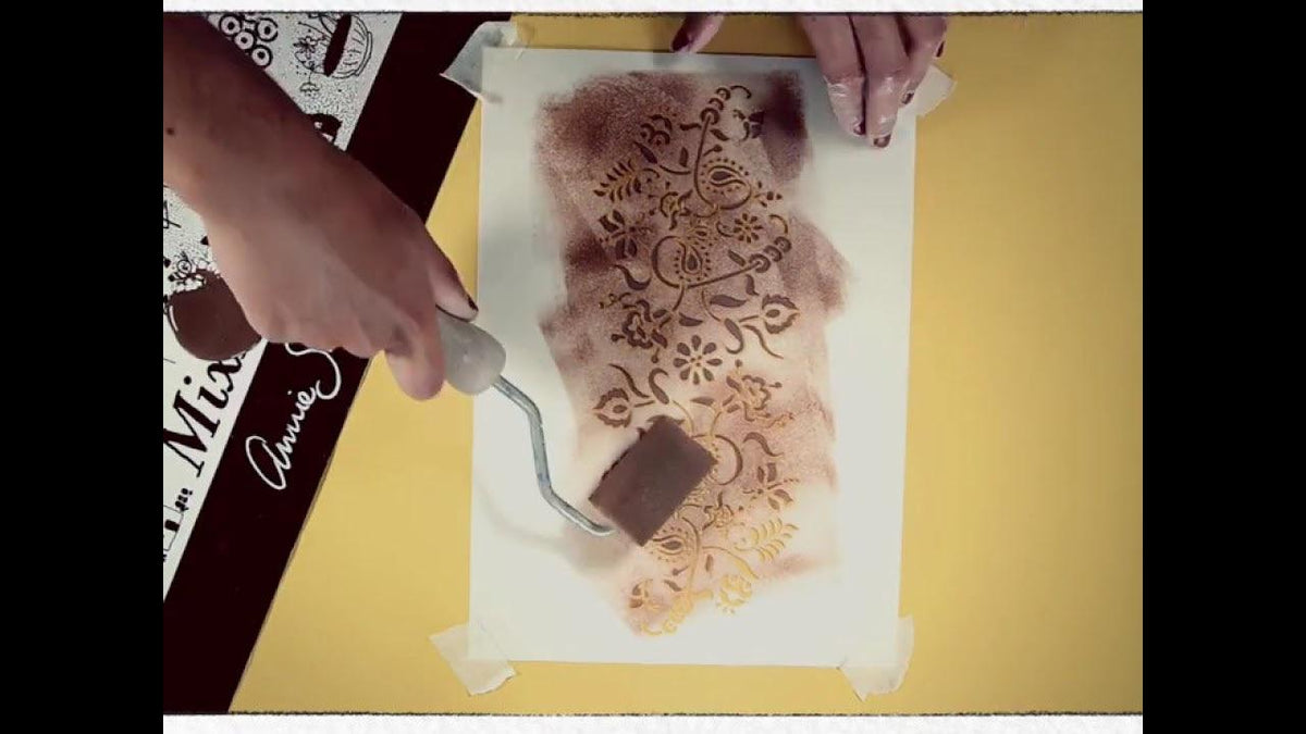 How to use the Paisley Floral Garland Stencil with Chalk Paint® by Annie Sloan - Twenty Six