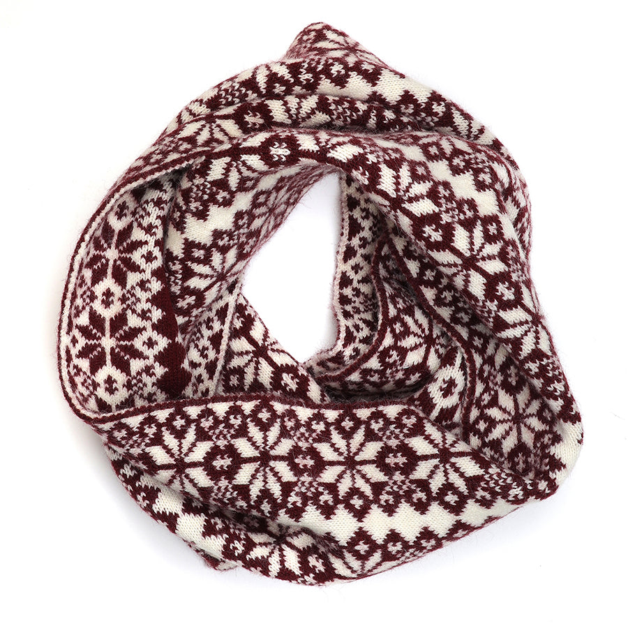 Burgundy and cream scandi starflower snood