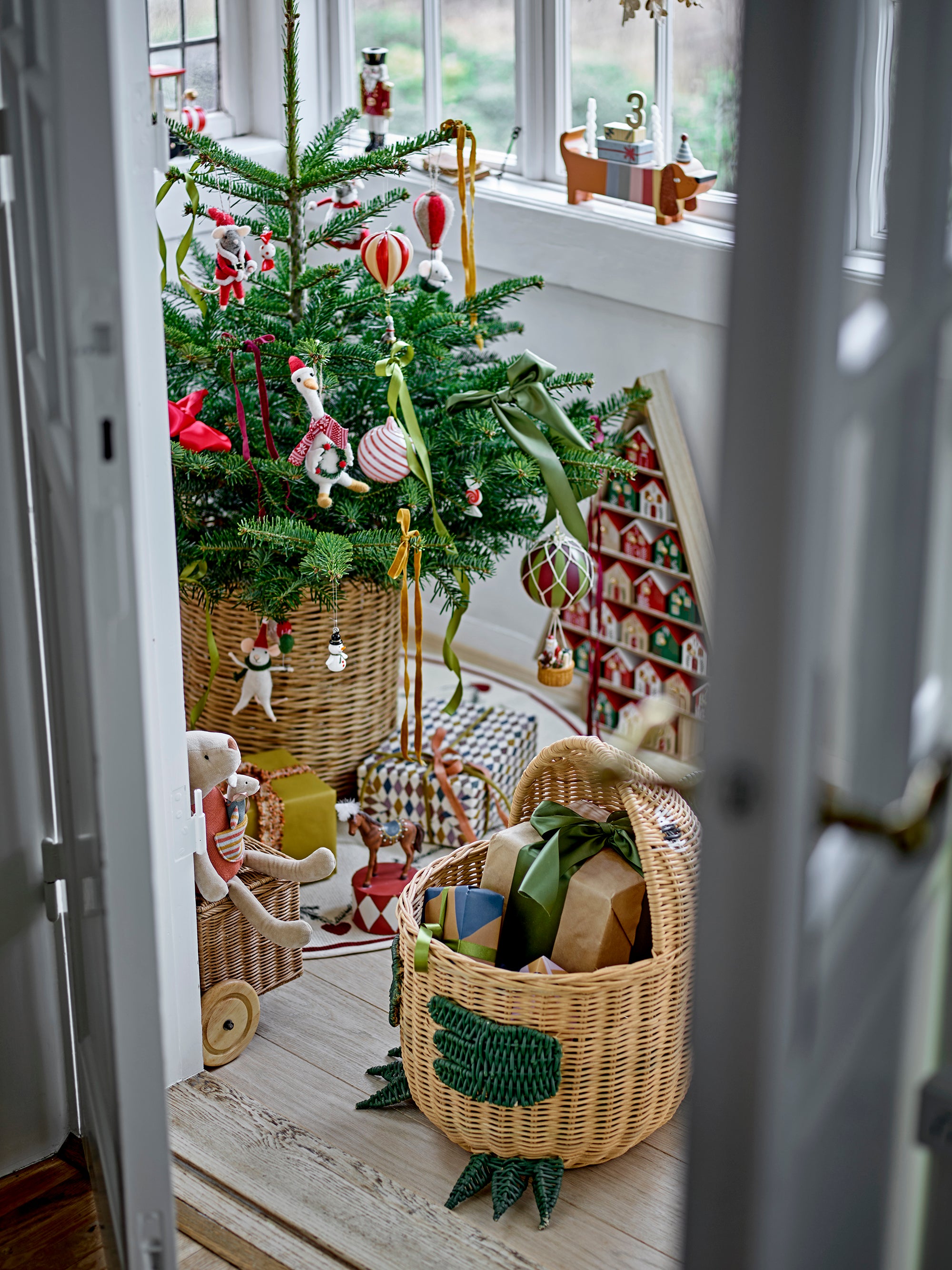 Peo Ornament, White, Wool