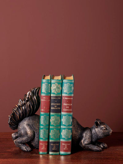 Squirrel on the lookout bookend